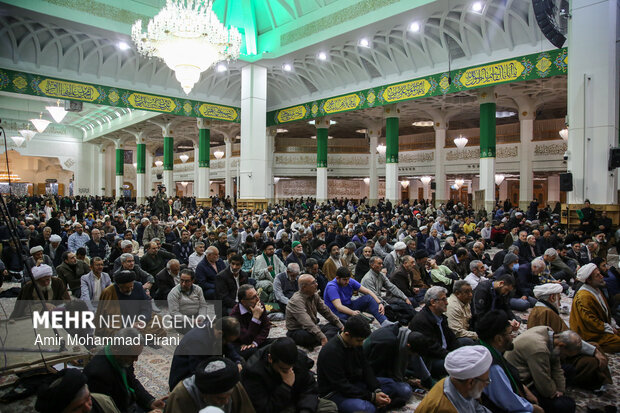 بزرگداشت شهدای اغتشاشات در حرم حضرت معصومه(س)