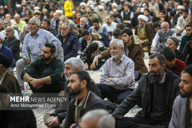 بزرگداشت شهدای اغتشاشات در حرم حضرت معصومه(س)