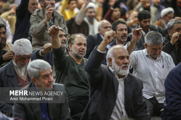 بزرگداشت شهدای اغتشاشات در حرم حضرت معصومه(س)