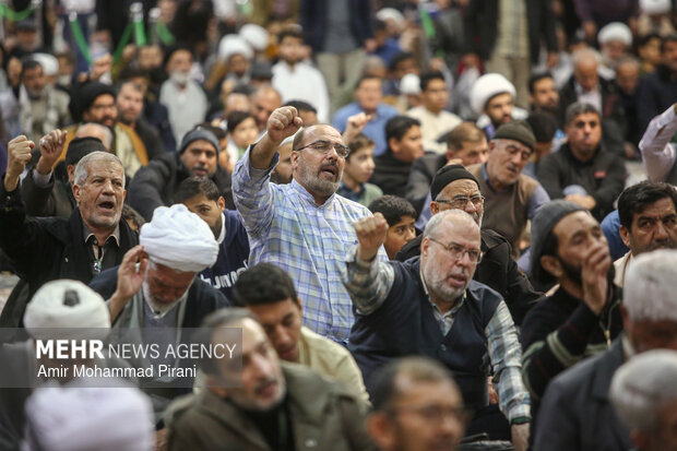 بزرگداشت شهدای اغتشاشات در حرم حضرت معصومه(س)