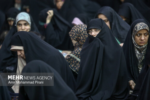 بزرگداشت شهدای اغتشاشات در حرم حضرت معصومه(س)