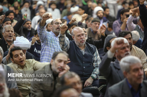 بزرگداشت شهدای اغتشاشات در حرم حضرت معصومه(س)