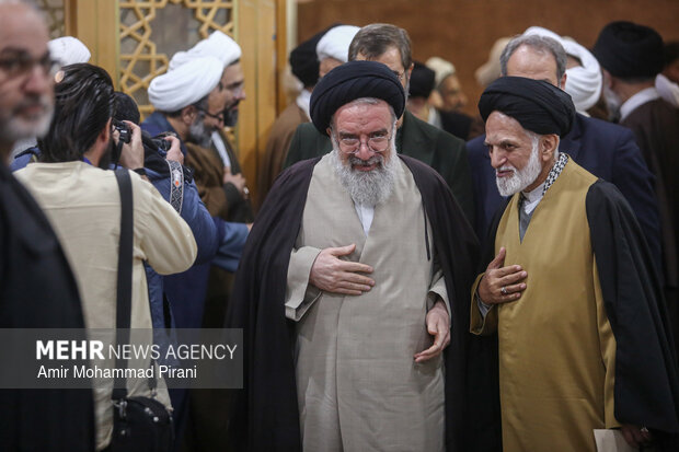 بزرگداشت شهدای اغتشاشات در حرم حضرت معصومه(س)