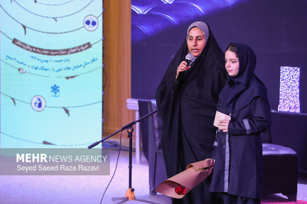 آیین تجلیل از فعالان اجتماعی انقلاب اسلامی