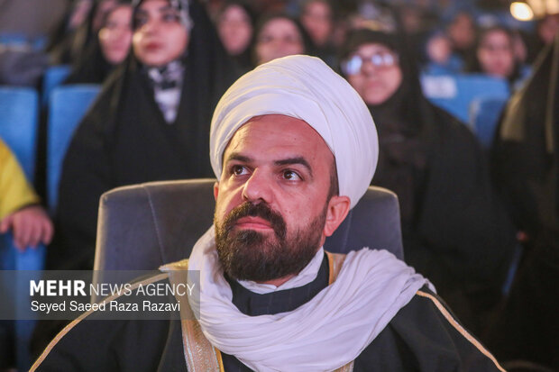 آیین تجلیل از فعالان اجتماعی انقلاب اسلامی