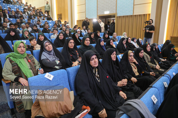 آیین تجلیل از فعالان اجتماعی انقلاب اسلامی