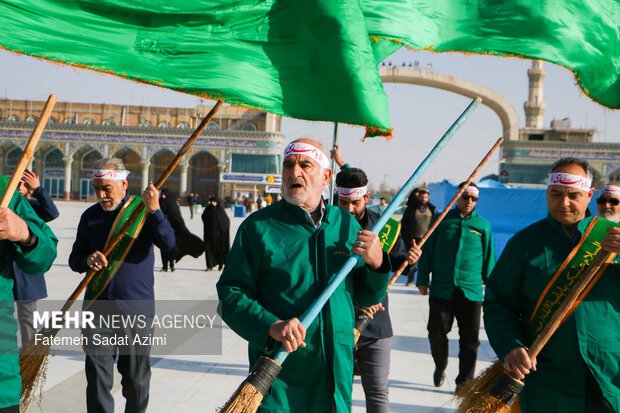 آیین جاروکشی خادمان مسجد مقدس جمکران