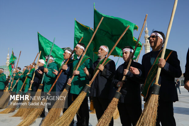 آیین جاروکشی خادمان مسجد مقدس جمکران