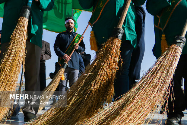 آیین جاروکشی خادمان مسجد مقدس جمکران