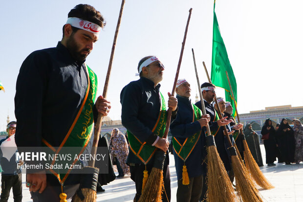 آیین جاروکشی خادمان مسجد مقدس جمکران