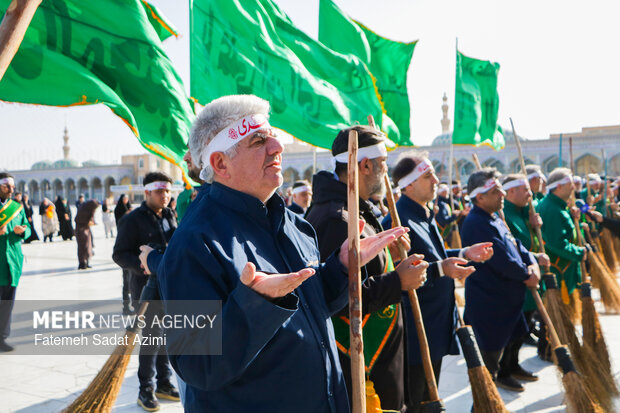 آیین جاروکشی خادمان مسجد مقدس جمکران