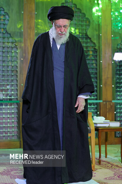 حضور رهبر معظم انقلاب در مرقد بنیانگذار جمهوری اسلامی ایران