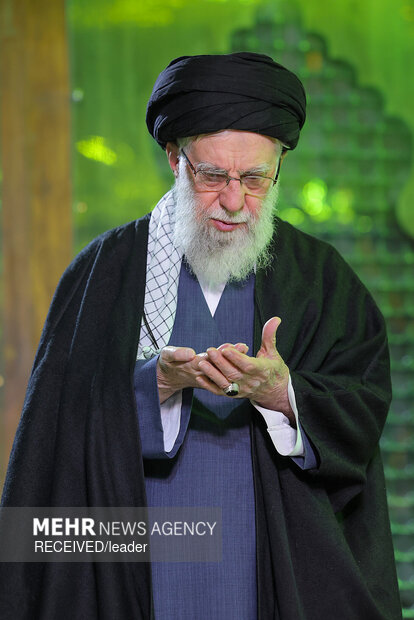 حضور رهبر معظم انقلاب در مرقد بنیانگذار جمهوری اسلامی ایران