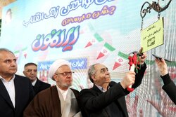 نواختن زنگ انقلاب در هنرستان خدیجه کبری تبریز