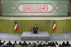 ڕێبەری باڵای ئێران هۆشداریی بە ئەمریکا دا