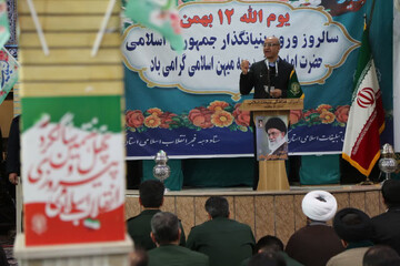 انقلاب اسلامی مردم را به محور تصمیم‌سازی کشور تبدیل کرد