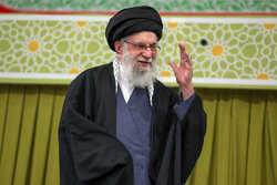 با لبیک به فرمان رهبری، دشمن را مأیوس خواهیم کرد