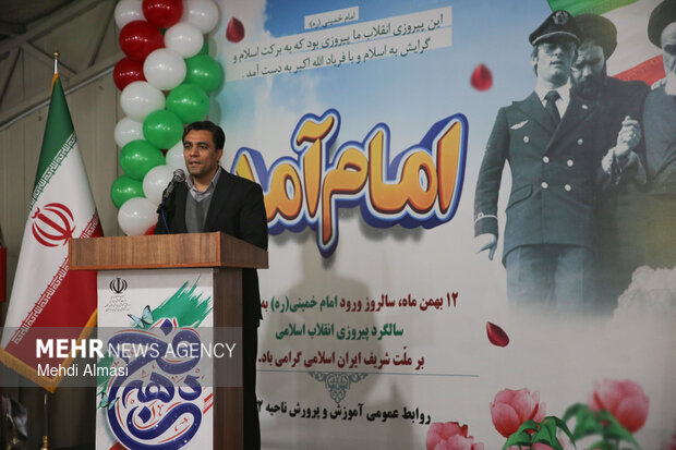 آغاز دهه فجر با زنگ گلبانگ انقلاب در زنجان