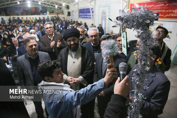 آغاز دهه فجر با زنگ گلبانگ انقلاب در زنجان