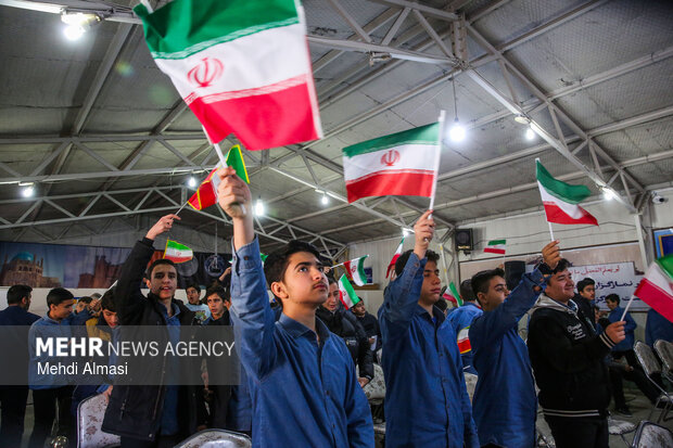 آغاز دهه فجر با زنگ گلبانگ انقلاب در زنجان