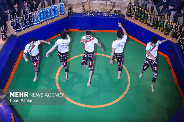 آیین به صدا درآمدن زنگ انقلاب در زورخانه شهید فهمیده