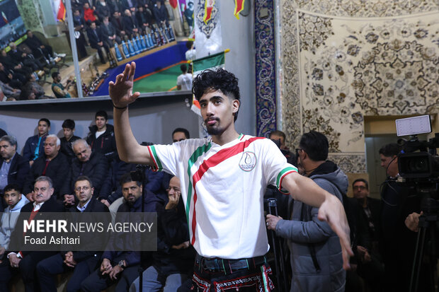 آیین به صدا درآمدن زنگ انقلاب در زورخانه شهید فهمیده