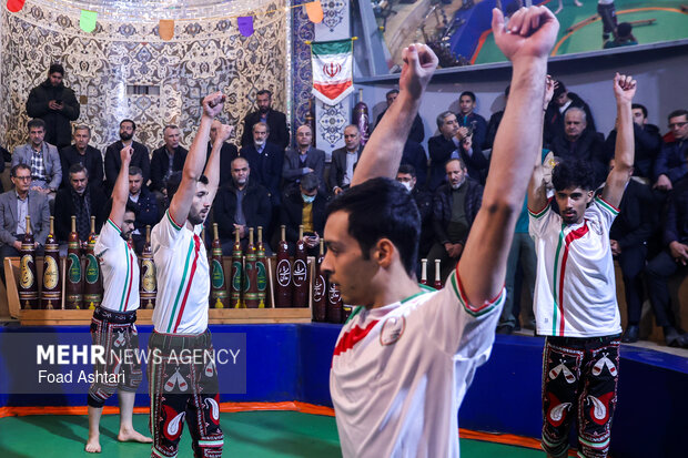 آیین به صدا درآمدن زنگ انقلاب در زورخانه شهید فهمیده