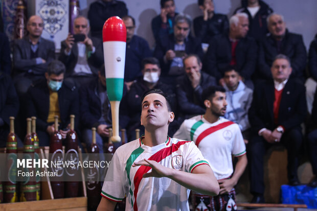 آیین به صدا درآمدن زنگ انقلاب در زورخانه شهید فهمیده