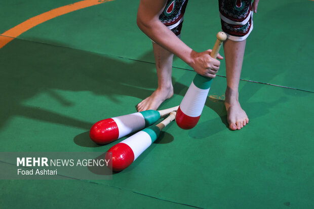 آیین به صدا درآمدن زنگ انقلاب در زورخانه شهید فهمیده