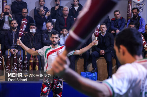 آیین به صدا درآمدن زنگ انقلاب در زورخانه شهید فهمیده