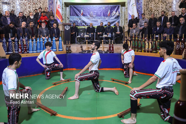 آیین به صدا درآمدن زنگ انقلاب در زورخانه شهید فهمیده