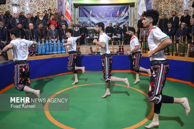 آیین به صدا درآمدن زنگ انقلاب در زورخانه شهید فهمیده