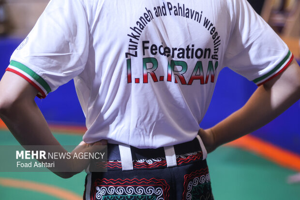 آیین به صدا درآمدن زنگ انقلاب در زورخانه شهید فهمیده