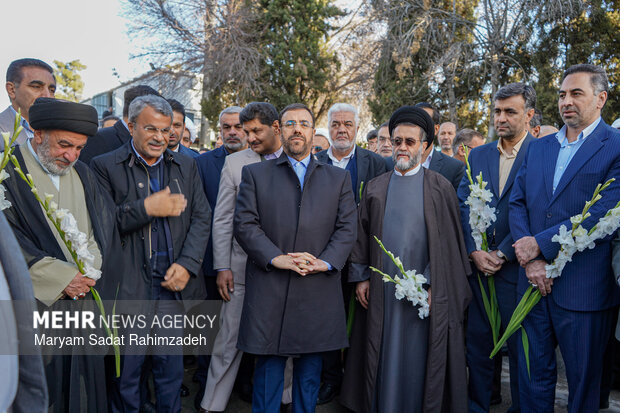 گلباران قبور شهدا در شیراز