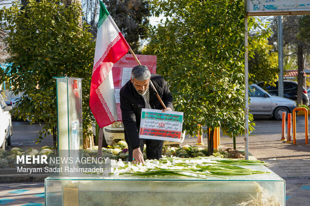 گلباران قبور شهدا در شیراز