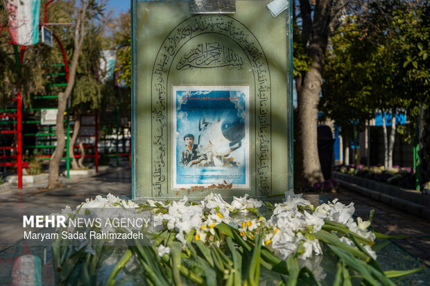 گلباران قبور شهدا در شیراز