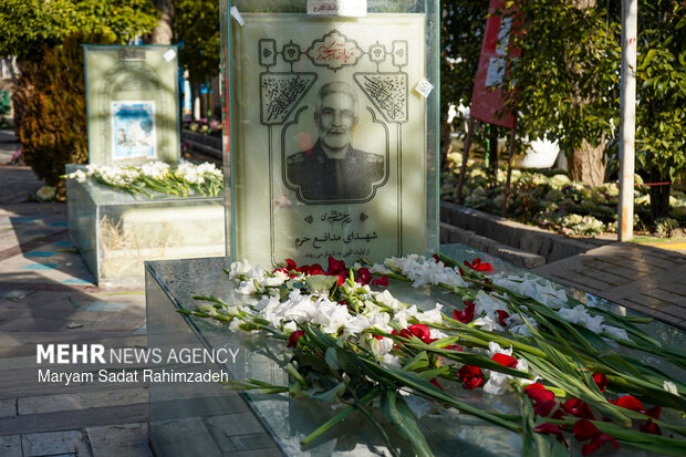 گلباران قبور شهدا در شیراز