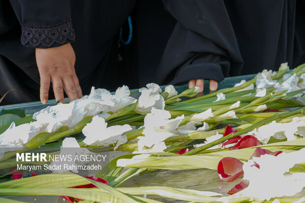 گلباران قبور شهدا در شیراز