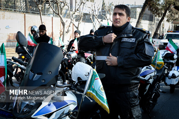 رژه موتورسواران در سالروز ورود امام خمینی به ایران