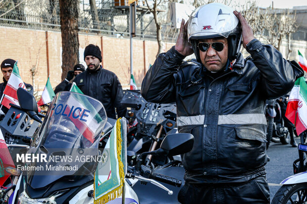 رژه موتورسواران در سالروز ورود امام خمینی به ایران