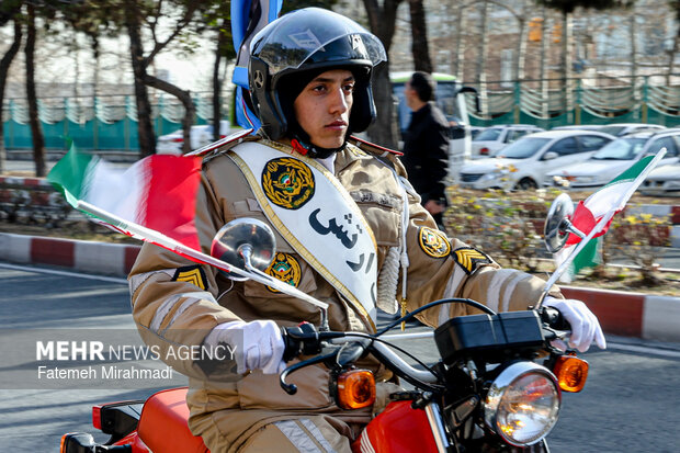 رژه موتورسواران در سالروز ورود امام خمینی به ایران