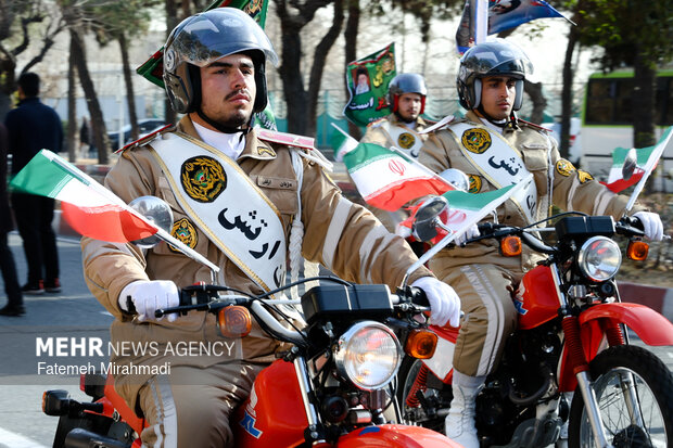 رژه موتورسواران در سالروز ورود امام خمینی به ایران