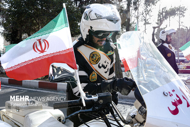 رژه موتورسواران در سالروز ورود امام خمینی به ایران
