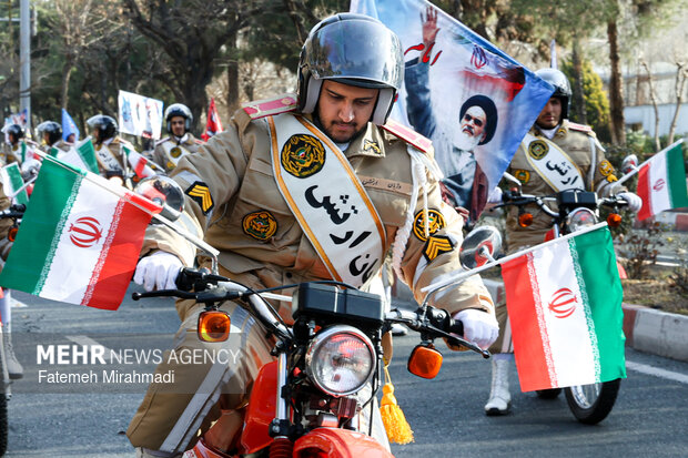 رژه موتورسواران در سالروز ورود امام خمینی به ایران