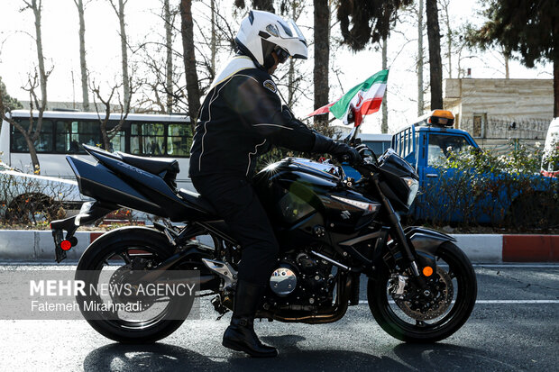 رژه موتورسواران در سالروز ورود امام خمینی به ایران