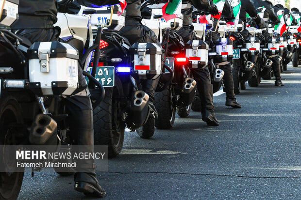 رژه موتورسواران در سالروز ورود امام خمینی به ایران