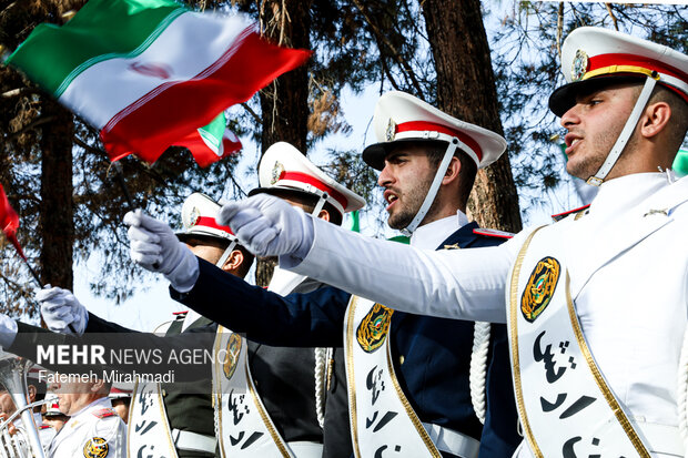 رژه موتورسواران در سالروز ورود امام خمینی به ایران