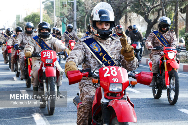 رژه موتورسواران در سالروز ورود امام خمینی به ایران