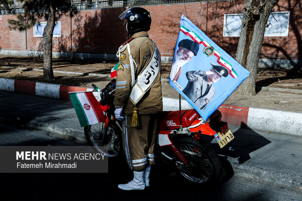 رژه موتورسواران در سالروز ورود امام خمینی به ایران