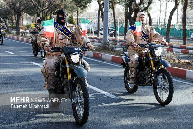 رژه موتورسواران در سالروز ورود امام خمینی به ایران
